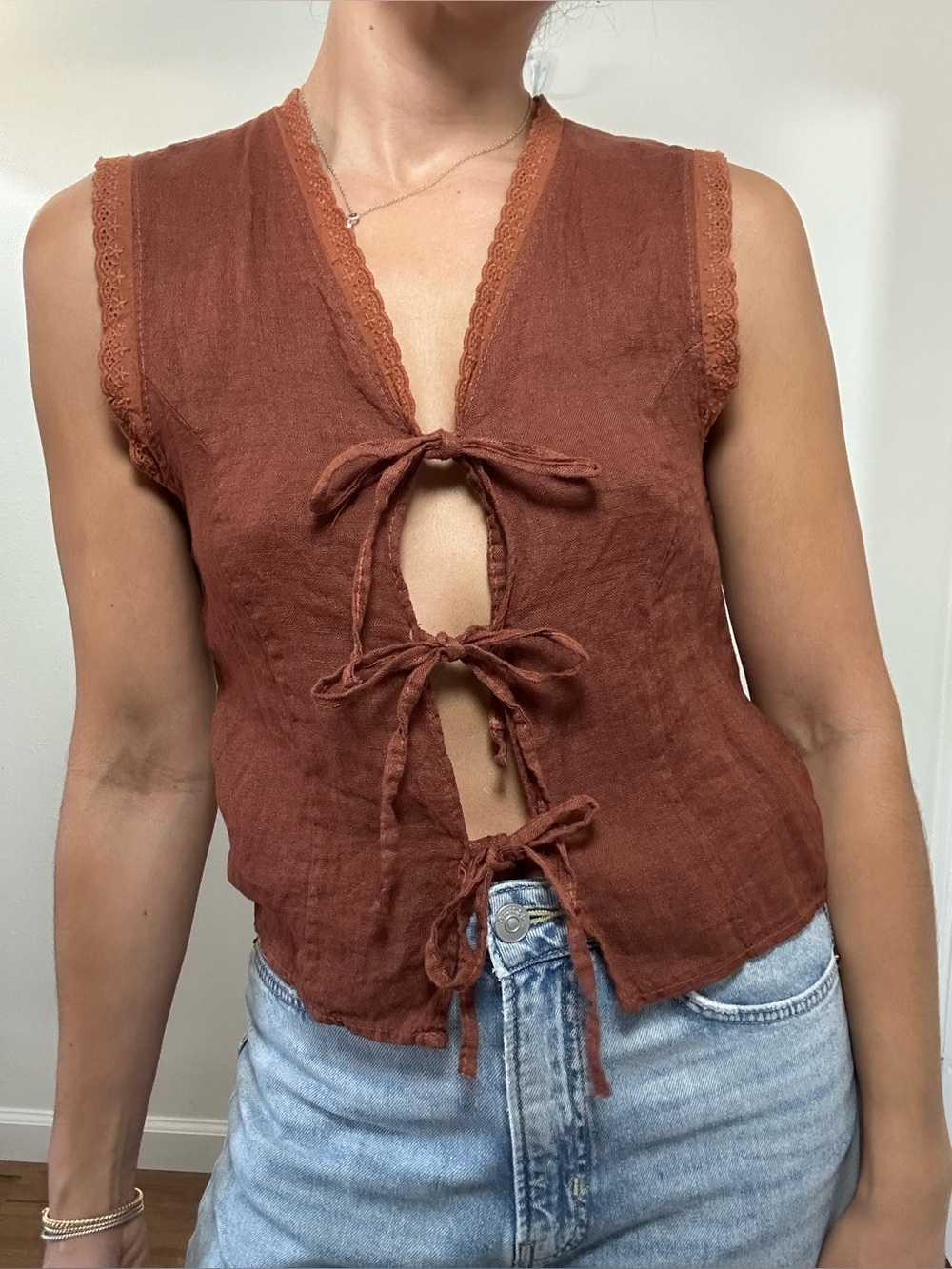 Linen Rust Red Tie-Front Sleeveless Top Eyelet Lace Trim Made In Italy Size XS